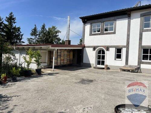 Eingang - 9 Zimmer Mehrfamilienhaus, Wohnhaus zum Kaufen in Mörnsheim