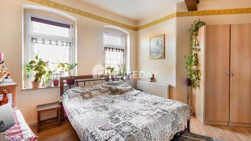 1. OG Schlafzimmer 1 - 