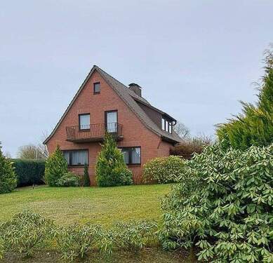 Straßenansicht - Auf 2.388 m² Grund mit eigener Kirschplantage - Neues Zuhause für die Familien ...