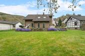 04-Gartenseite Terrasse.jpeg - Einfamilienhaus mit 217,00 m&sup2; in Heimbach zum Kaufen