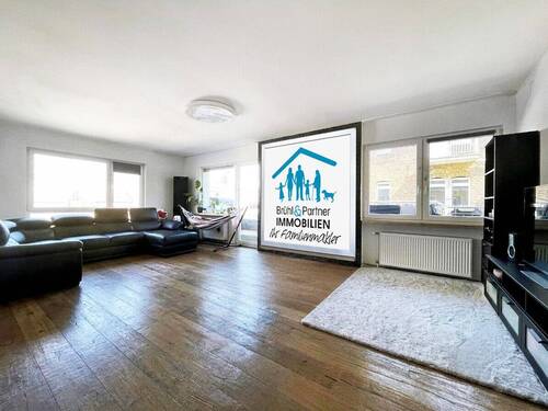 sanierte Etagenwohnung - Sanierte und helle Etagenwohnung mit großem Balkon in zentraler Lage - Blick auf die Germania