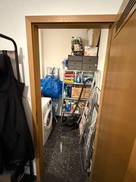 HAUSWIRTSCHAFTSRAUM / ABSTELLRAUM IN DER WOHNUNG - 