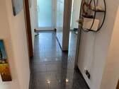 BLICK ZUM WOHNUNGSEINGANGSBEREICH - 