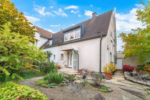 Hausansicht Vorgarten - 