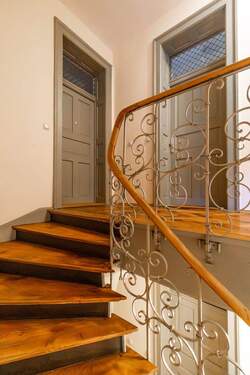 Treppenhaus. - Gewerbeobjekt (Büro, Produktion, Verkauf) in München zum Kaufen