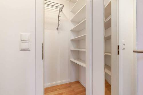 Abstellkammer und Tresor - 