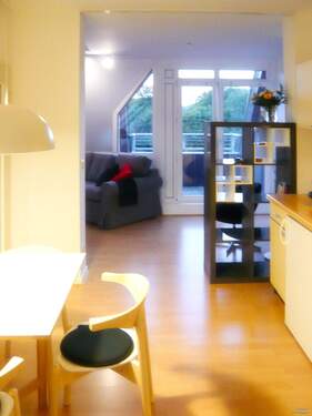 Küche mit Zugang Wohnen und Terrasse - 2 Zimmer Etagenwohnung in Berlin