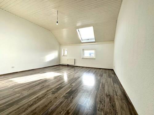 Wohnzimmer - 2 Zimmer Etagenwohnung zum Kaufen in Neuss