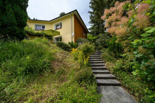 Aufgang - Einfamilienhaus mit 239,00 m² in Singen (Hohentwiel) zum Kaufen