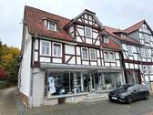 Außenaufnahme - Reizvolles Wohn- und Geschäftshaus im Ortskern von Oberkaufungen