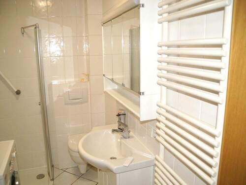 Bad.jpg - 3 Zimmer Etagenwohnung in Bad Nenndorf