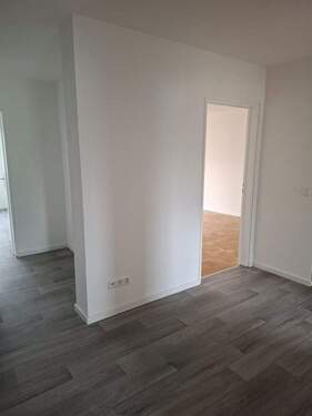 Flur - gepflegte 3 Zimmer Wohnung - 800,00&nbsp;EUR Kaltmiete, ca.&nbsp; 80,30&nbsp;m&sup2;&nbsp;Wohnfl&auml;che