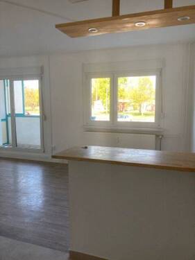 Blick zum Balkon - 4 Zimmer Etagenwohnung in Dessau-Roßlau