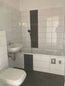 Badezimmer - Etagenwohnung mit 64,10 m&sup2; in Dessau-Roßlau zur Miete
