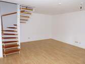 Treppe ins DG + Wohnen - 