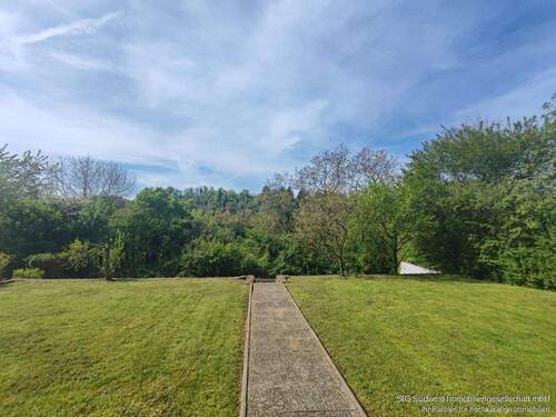 Großes Grundstück - 