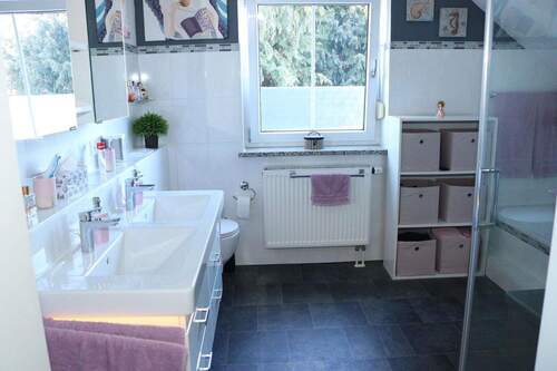 Bad OG mit Fussbodenhzg. - 