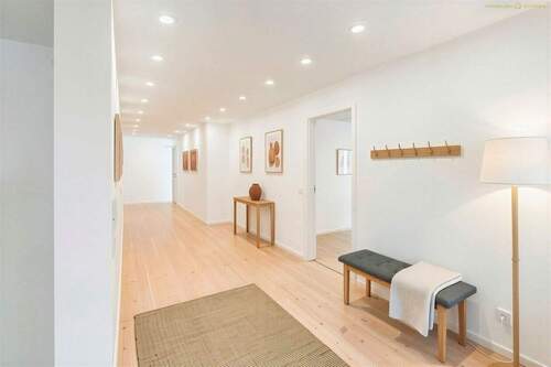 Flur und Schlafzimmer- animiert - 2 Zimmer Etagenwohnung in Mengen