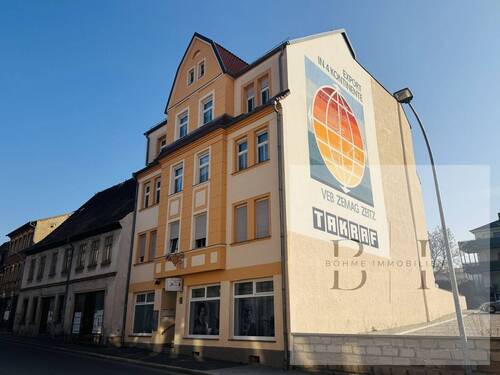 Außen rechts - 2 Zimmer Mehrfamilienhaus, Wohnhaus in Zeitz