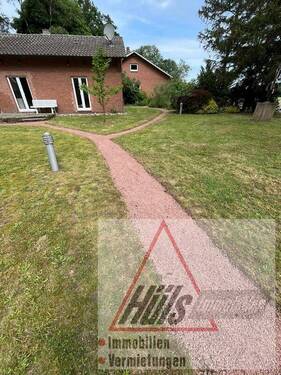 Zuwegung Büro - 