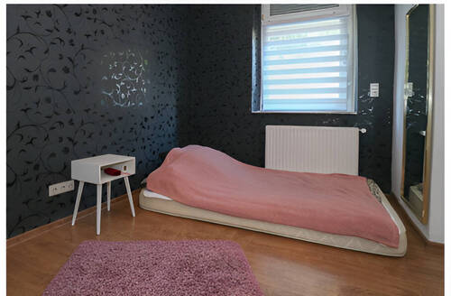 Erdgeschoß Links Schlafzimmer - 