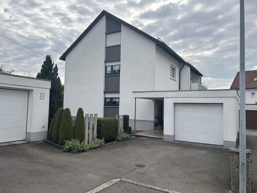 Eingang - Attraktives Zweifamilienhaus mit ausgebautem Dachgeschoss in Ehningen