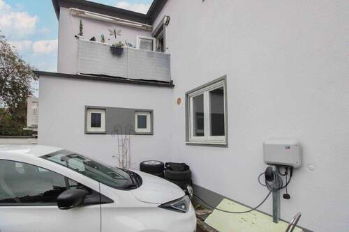 Hinteransicht und Vaultbox Haus - 