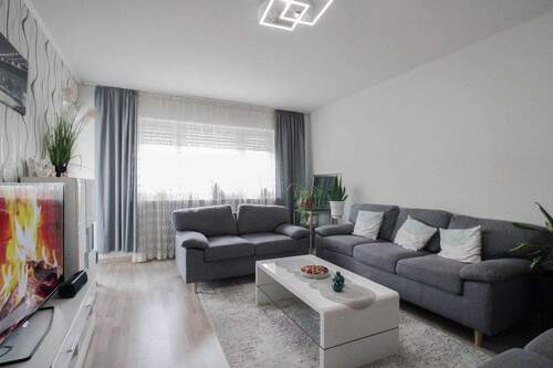 Wohnzimmer - 4 Zimmer Etagenwohnung zum Kaufen in Mosbach