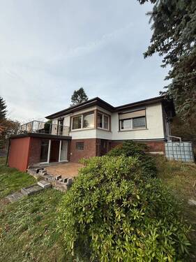 Bungalow Außenansicht - Idyllisch gelegener Bungalow mit Balkon und Terrasse