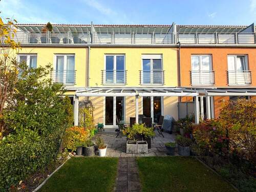 Hausansicht West - 6 Zimmer Reihenmittelhaus zum Kaufen in Poing