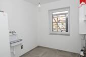 Hauswirtschaftraum mit Waschmaschinenanschluss - 