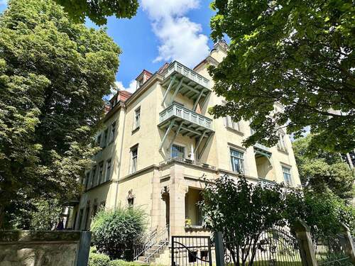 Hausansicht - *frisch renovierte, großzügige 2-ZImmer-Wohnung mit Balkon*