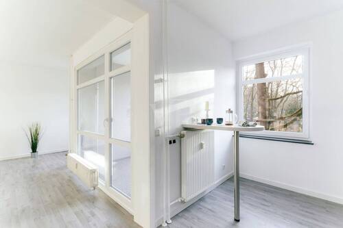 Blick zum Balkon - 2 Zimmer Etagenwohnung zum Kaufen in Berlin