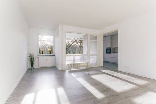 Heller Wohnbereich - 2 Zimmer Etagenwohnung in Berlin