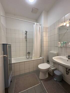 Badezimmer - Etagenwohnung mit 65,00 m² in Dessau-Roßlau zur Miete