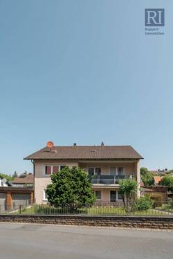 Hausansicht - 8 Zimmer Mehrfamilienhaus, Wohnhaus in Eisingen