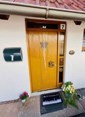 Haustüre - 4 Zimmer Einfamilienhaus zum Kaufen in Burladingen