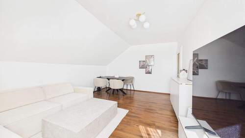 Wohn- und Essbereich.jpg - 1 Zimmer Etagenwohnung zum Kaufen in Augsburg