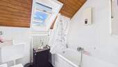 Badezimmer mit Badewanne.jpg - 