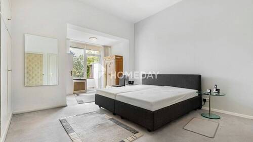 1. OG Schlafzimmer 1 - 