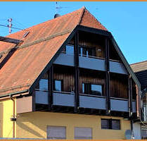 Großzügige 2-Zimmer-Dachgeschosswohnung - mitten im Städtle - schöner Balkon - ab 01.10.25 frei ! - Zell am Harmersbach