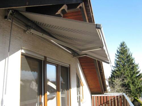 Balkon mit Markise - helle freundliche Wohnung in Bad Wörishofen provisionsfrei - schönes Umfeld - Autobahnanschluß