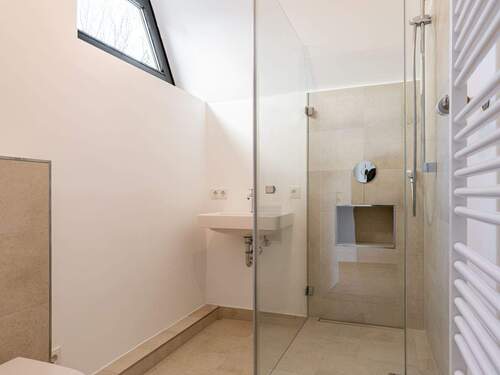 Badezimmer mit Regendusche. - 