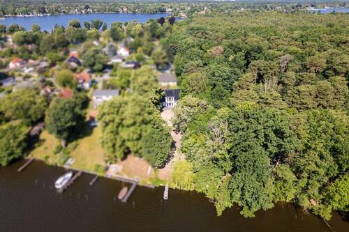 Luftbild - Wassergrundstück - Erstbezug im Neubau mit Privatsteg
