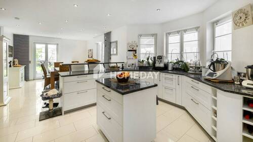 EG Küche 2 - Einfamilienhaus mit 360,00 m&sup2; in Heldenstein zum Kaufen