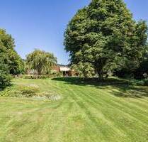 Großzügiges Anwesen (Einfamilienhaus, Bungalow) auf parkähnlichem Grundstück an der Ruhr in Hüsten! - Arnsberg / Hüsten Neheim-Hüsten
