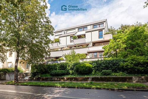 Draussen von rechts - 2 Zimmer Etagenwohnung zum Kaufen in Stuttgart