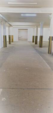 Eingang Rampe zum Lager - Preiswerte Lagerräume Rampe zu vermieten Gesamtnutzfläche 1170m² auch als Teilfläche zu vermieten