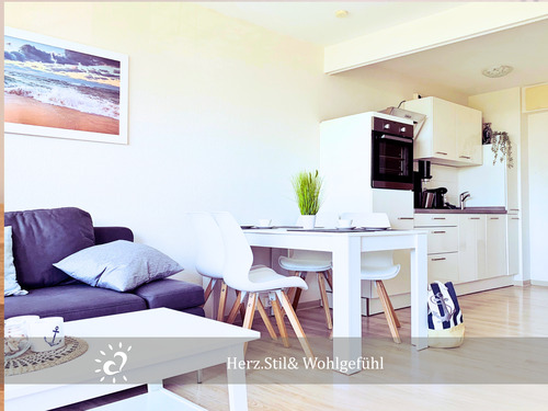 Wohnzimmer mit Küche - Ankommen, Durchatmen, Nordsee spüren – Ihre charmante Ferienwohnung an der Wurster Nordseeküste