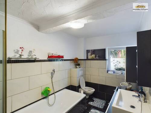 Badezimmer obere Wohnung - 